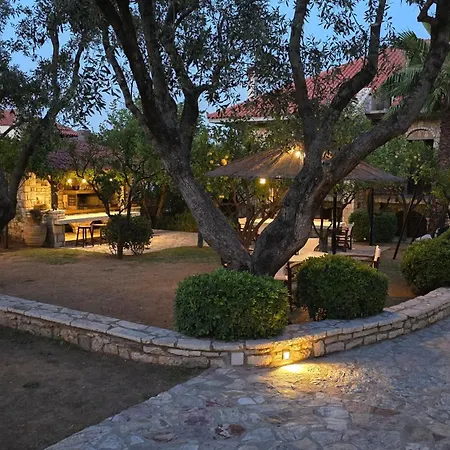Petra Apartment *